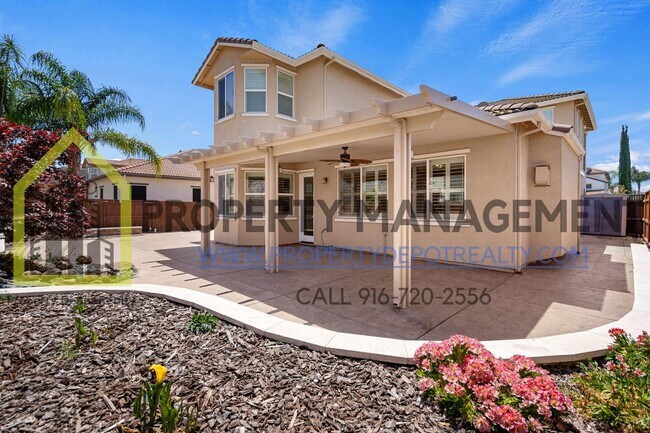 Building Photo - Stunning Custom 5-Bedroom, 3-Bath Home in ...