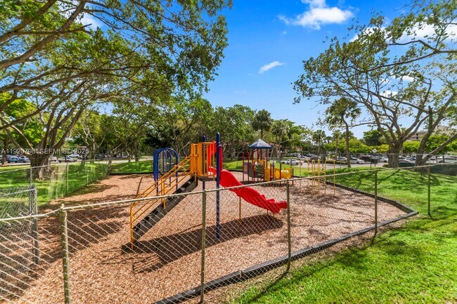 Building Photo - 2311 S Cypress Bend Dr