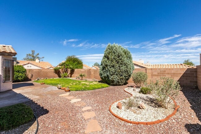 Building Photo - Updated Mediterranean-Style Home with Priv...