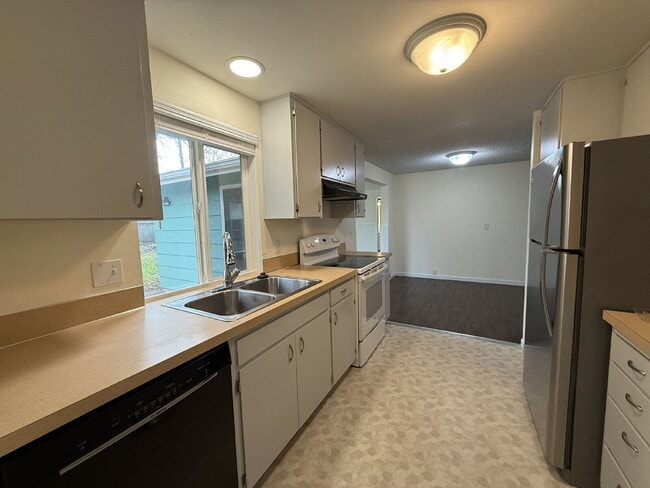 Building Photo - 2485 York St