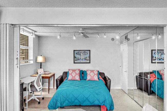 Building Photo - 1421 S Ocean Blvd