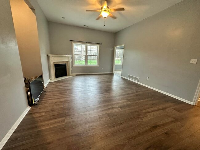 Building Photo - 305 Port Way