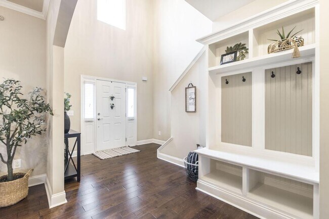 Primary Photo - "Spacious 4-Bedroom Home with Granite Coun...