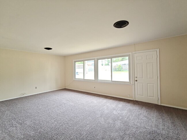 Building Photo - 65 Sandstone Ln