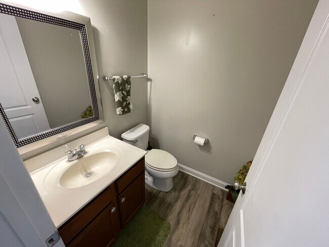 Building Photo - East Jefferson County Home For Rent