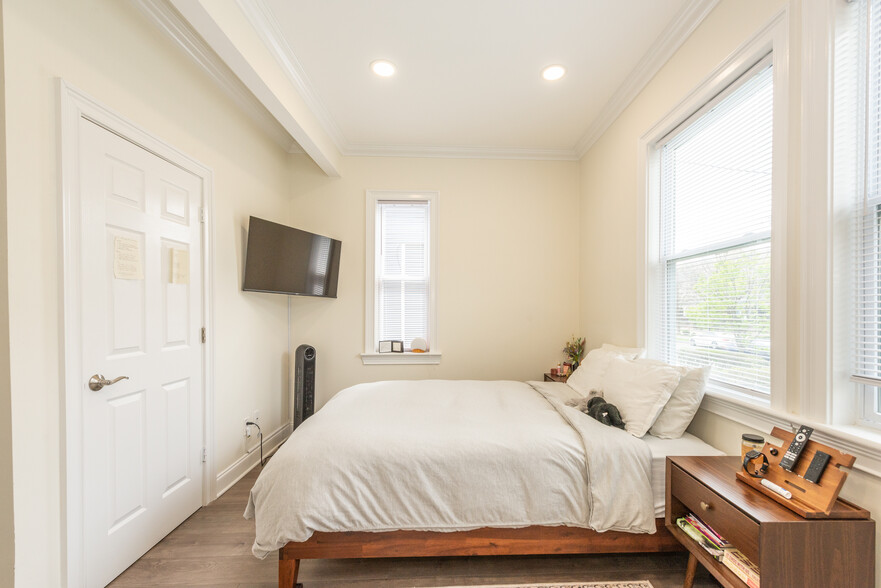 Primary Bedroom - 49 Greenwood Ave