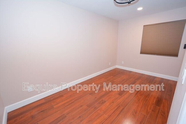 Building Photo - 938 Douglas Ave