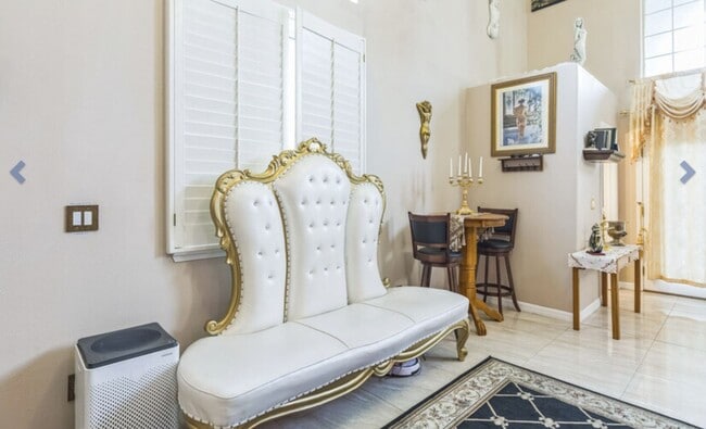 Building Photo - Fully Furnished Luxury Home with Solar