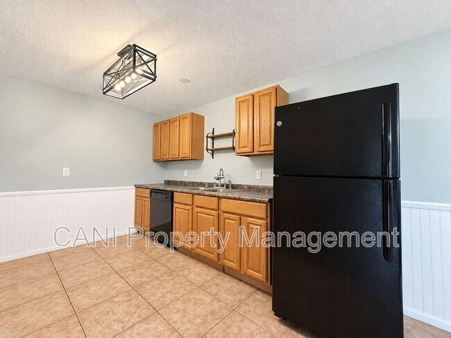 Building Photo - 326 E Palmetto Ave