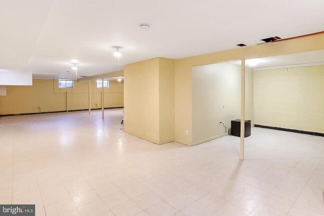 Building Photo - 13640 Aden Rd