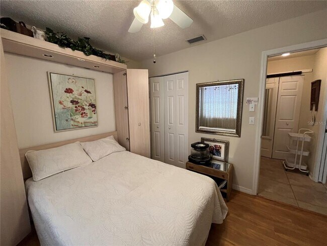 Building Photo - 2104 Hereford Dr