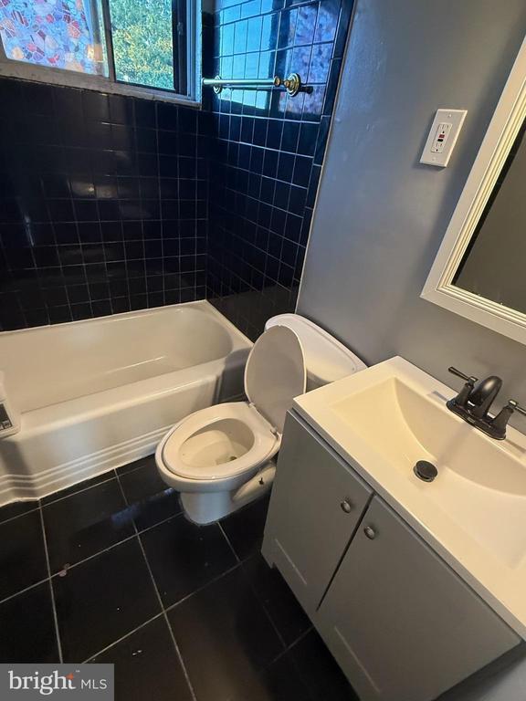 Building Photo - 2533 Iverson St