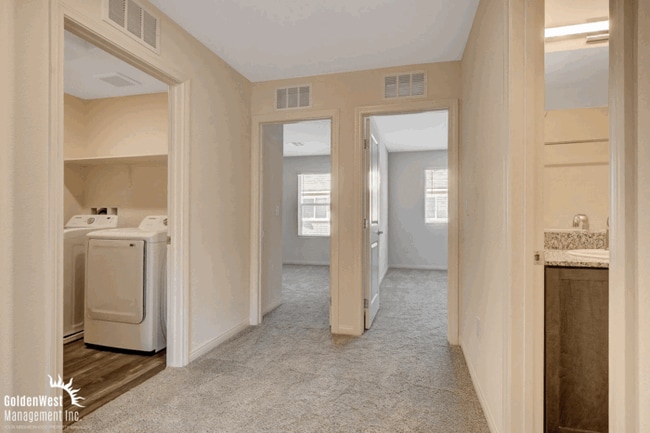 Building Photo - Impeccably Maintained 3Bdm 2Ba Townhome in...