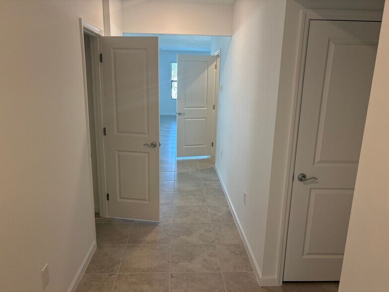 Building Photo - 1173 Caloosa Crk Dr