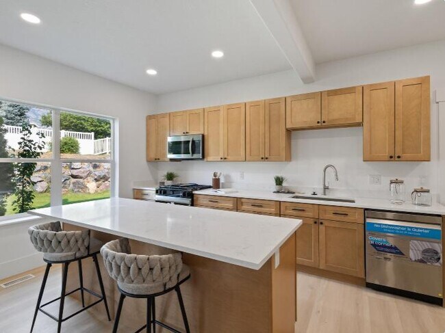 Building Photo - 636 N 1280 E