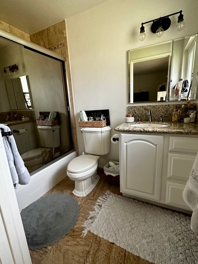 Building Photo - 825 Banyan Dr