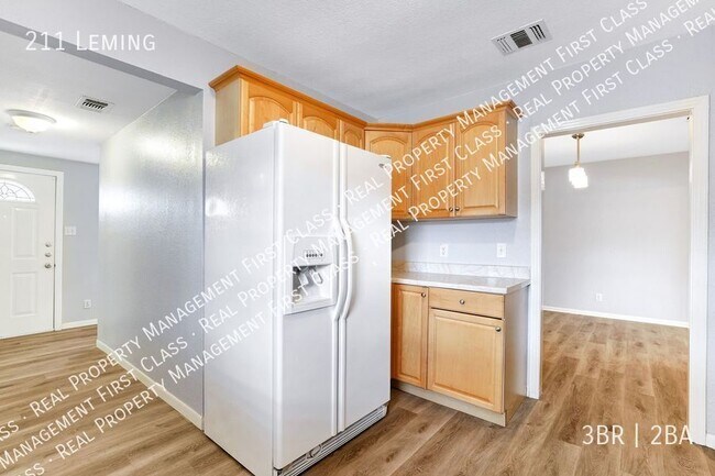 Building Photo - 211 Leming-