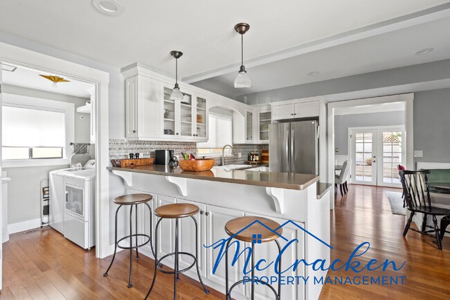 Building Photo - Fully furnished, pet-friendly, and available for mid-term stays with a 30-day minimum