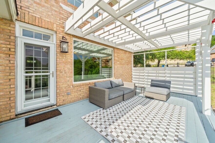 Building Photo - 10809 Range View Dr
