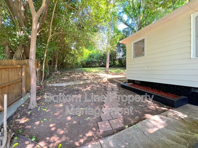Building Photo - 3141 Columbus Cir