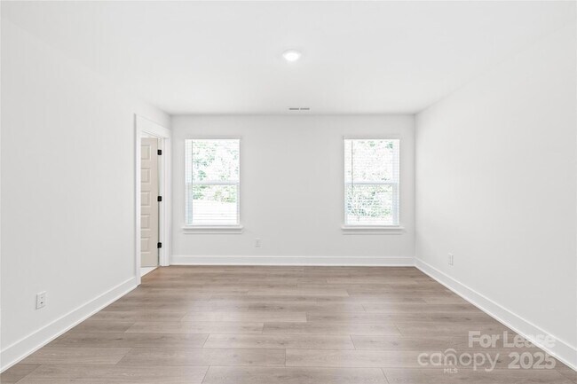 Building Photo - 2015 Wilson Ave