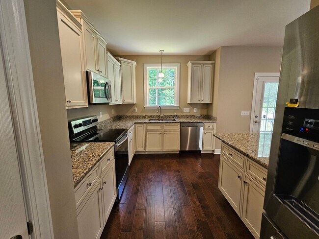 Building Photo - NEW LISTING!!!!!