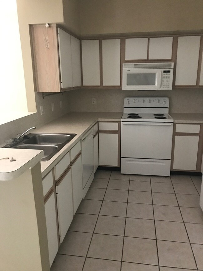 Building Photo - College Station - 3 Bedroom, 2.5 Bath Town...