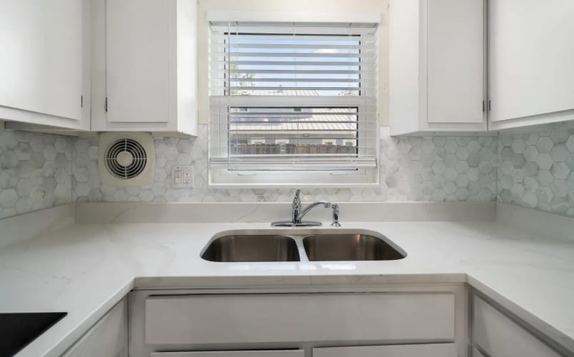 Building Photo - 533 Yelvington Ave