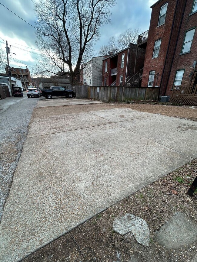 Building Photo - 2300 S 9th St