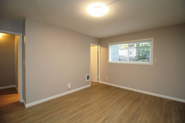 Building Photo - 4 Touchstone Dr