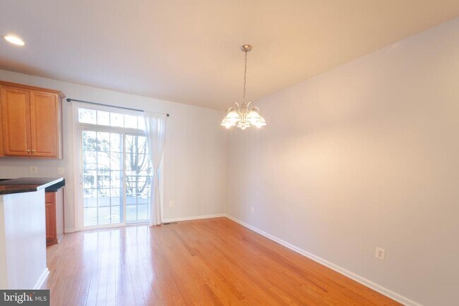 Building Photo - 4631 Carisbrooke Ln