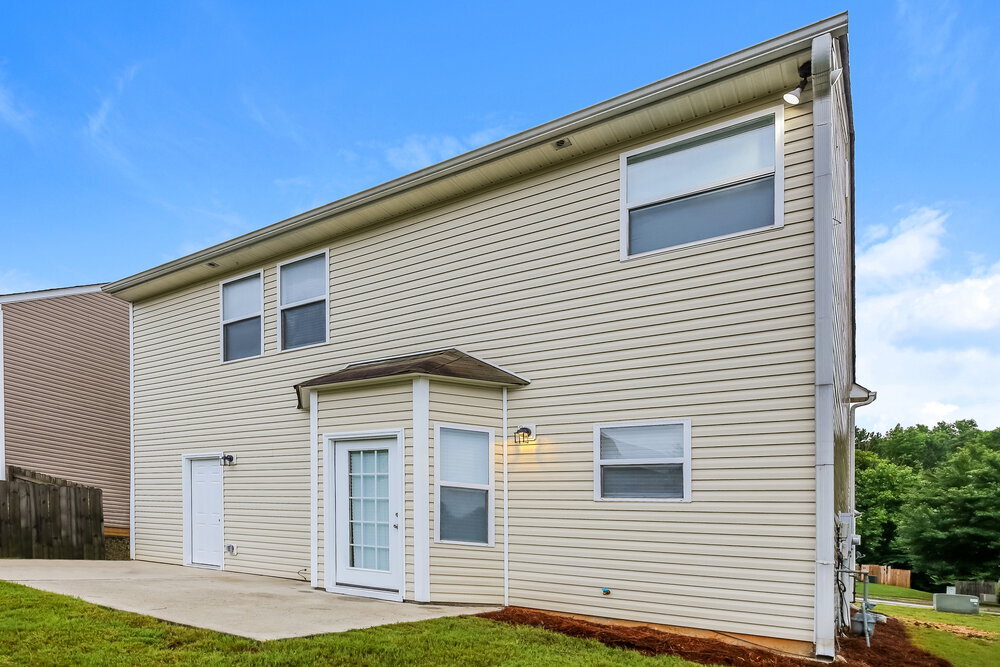 Building Photo - 422 Marsh Lake Rd SE