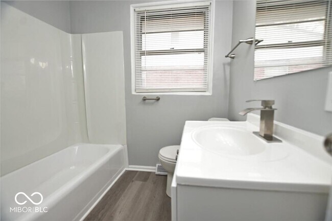 Building Photo - 5820 E 40th St