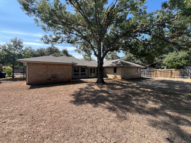 Building Photo - Spacious 1-Story Home with Two Primary Suites