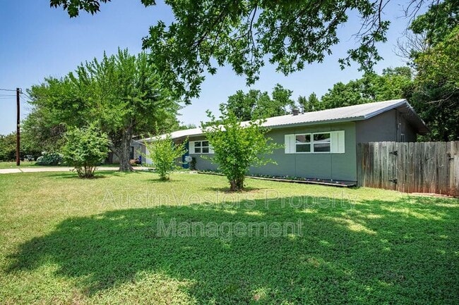 Building Photo - 2502 Cypress Ln