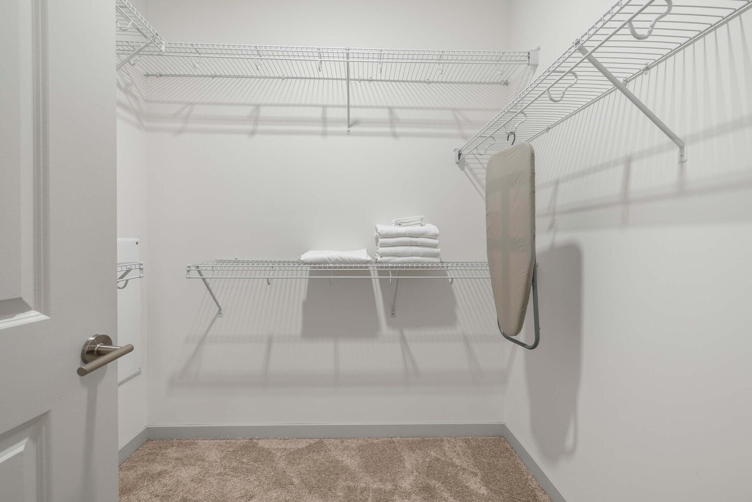 Building Photo - 633 E Main St