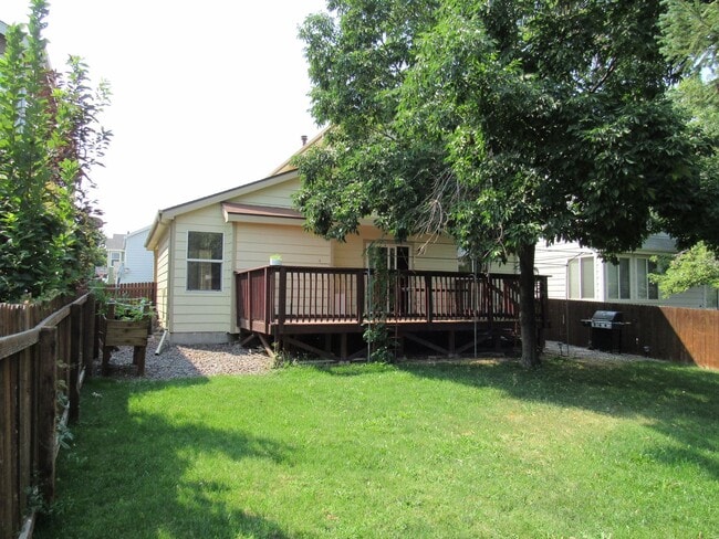 Building Photo - Bright and well maintained 4 bed, 3 bath h...