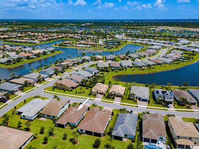 Building Photo - 740 S E Boboli Way