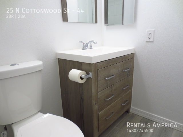 Building Photo - 2 Master Bedrooms in Fully Remodeled, Sing...