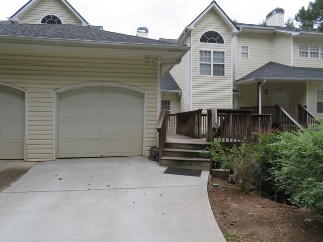 Building Photo - 8806 Fairview Bluff