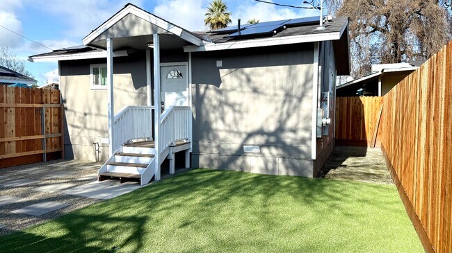 Building Photo - 10851 Hamill St