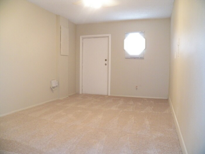Building Photo - 9402 Lonsdale Ct
