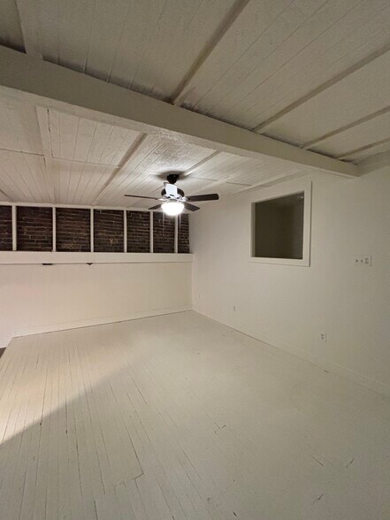 Building Photo - 7 Main St E