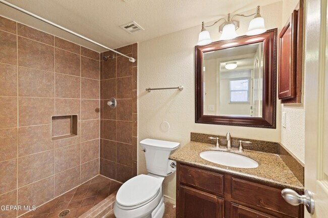 Building Photo - 11236 Northview Dr