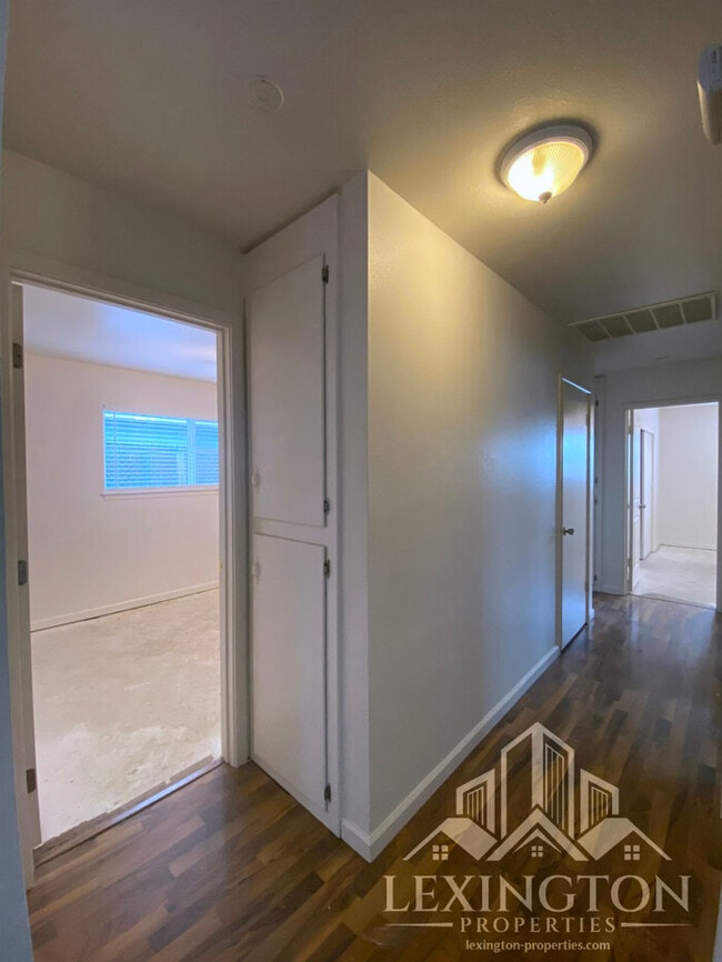 Building Photo - Beautifully Remodeled, 3BD/2BA Home, Avail...