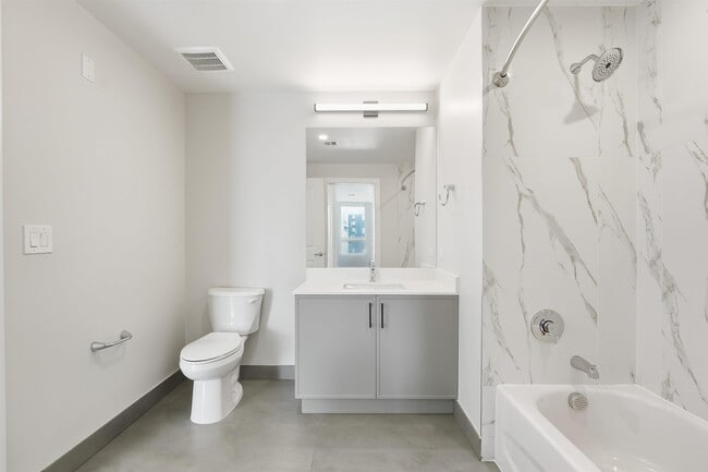 Building Photo - 40 Center St