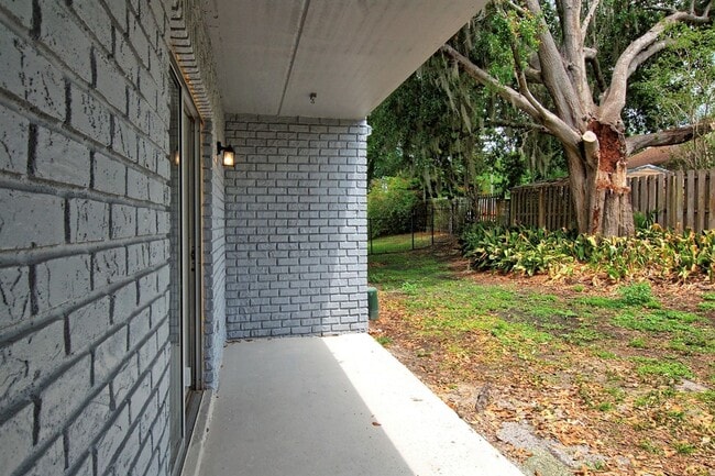 Building Photo - 2/2, 1st floor, fully renovated, Winter Park unit for rent!