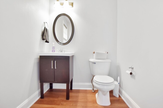Building Photo - Pet Friendly Three Bedroom!