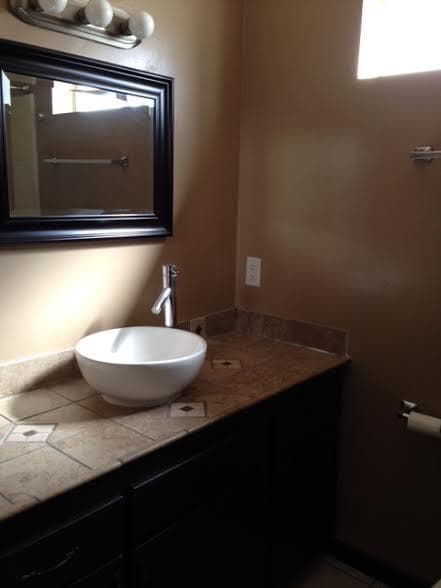 Building Photo - 3 Bedroom Condo in Sunset Mesa