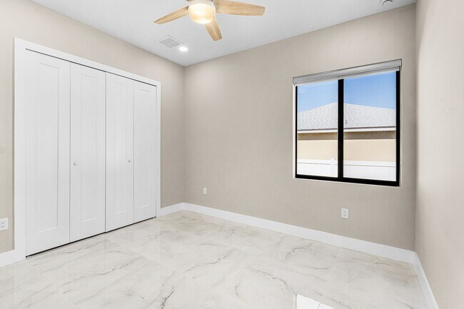 Building Photo - 1115 NW 25th Ave